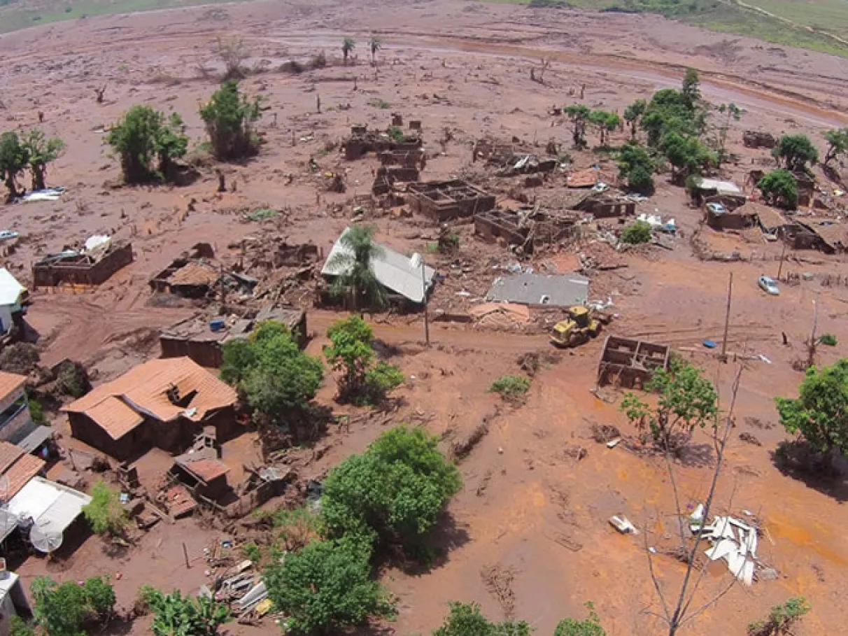 Imagem 3 do desastre de Brumadinho: Impacto ambiental na paisagem.
