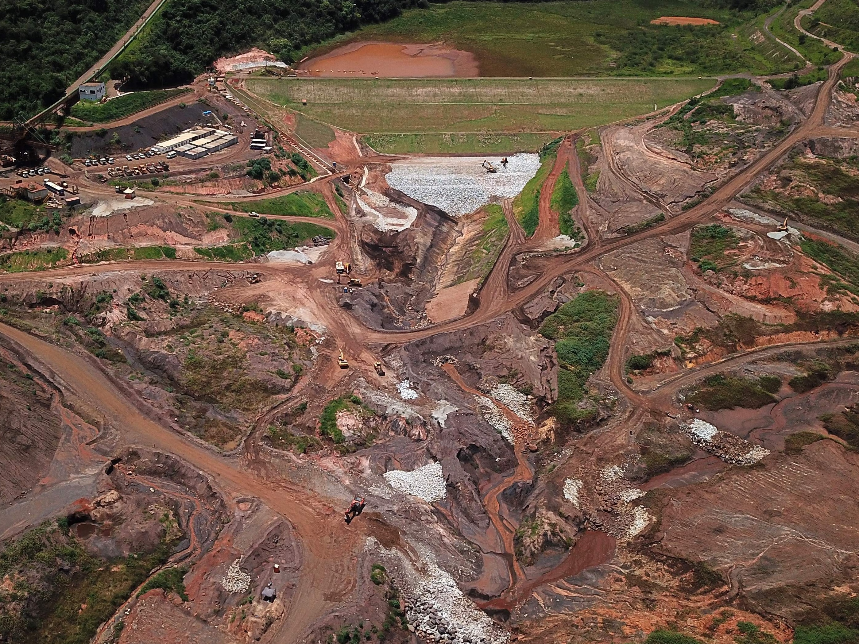 Imagem 5 do desastre de Brumadinho: Monumento em homenagem às vítimas.